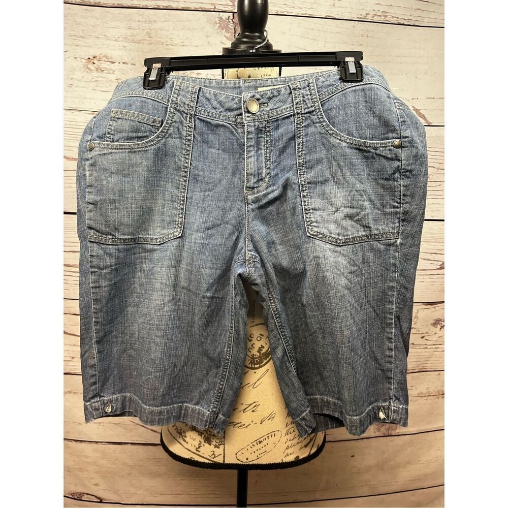 DKNY size 10 Bermuda Jean shorts - 3187